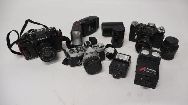 Lot comprenant : appareil photos ZENIT-E n°74213485 avec objectif...