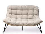 une image représentant une chaise sur laquelle est posé un coussin