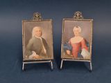 une paire de portraits miniatures représentant un homme et une femme