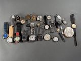 a lot of watches that are on the table