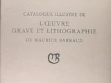 une image représentant un livre sur lequel est assis un chat