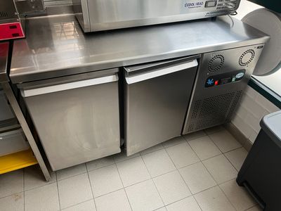 Sur désignation à VIENNE (38200) : Tour réfrigéré inox positif COLDINO