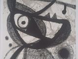 une image d'un dessin en noir et blanc d'une femme
