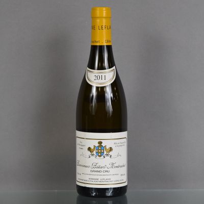 a bottle of wine that is sitting on a table