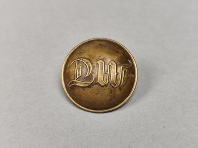 une petite pièce d'or sur laquelle est inscrit le mot « espoir »