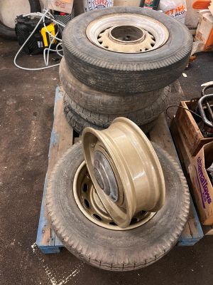 a pile of tires and other items on a pallet