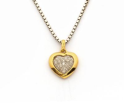 un pendentif en forme de cœur en diamant suspendu à une chaîne, sur fond blanc