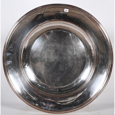 IMPORTANT PLAT de venaison en métal argenté à décor de filet…