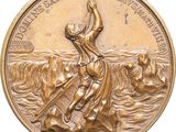 médaille de bronze représentant un homme sur un bateau au milieu d'un plan d'eau