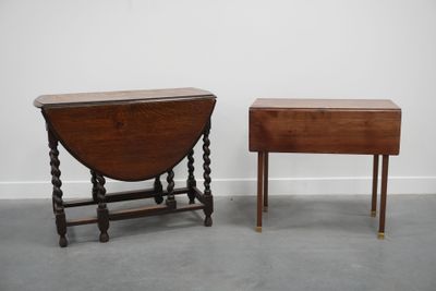 2 tables à abattants.