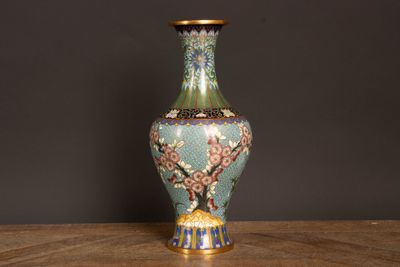 a vase that is sitting on a table with a black background
