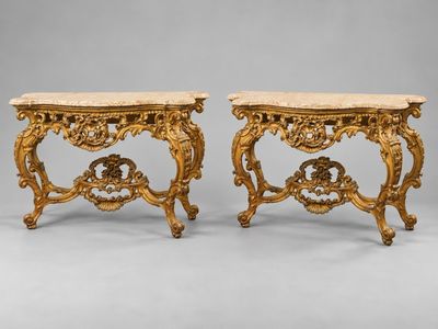 une paire de consoles de style Louis II à plateau en marbre