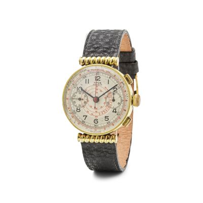 gros plan d'une montre sur fond blanc