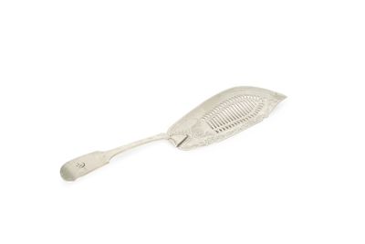 PELLE A POISSON en métal argenté ciselé de motifs ornementau…