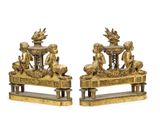 paire de figurines anciennes en laiton représentant des enfants et des oiseaux assis sur un banc