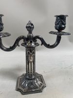 Paire de candélabres à deux bras de lumières en métal argent… (photo 2)