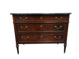 une image d'une commode en bois avec un plateau en marbre