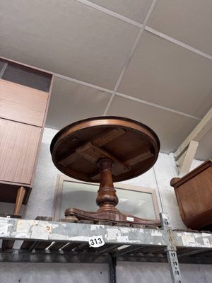 Table ronde à pied tripode