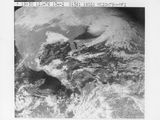 photographie en noir et blanc d'une vue de la Terre depuis l'espace