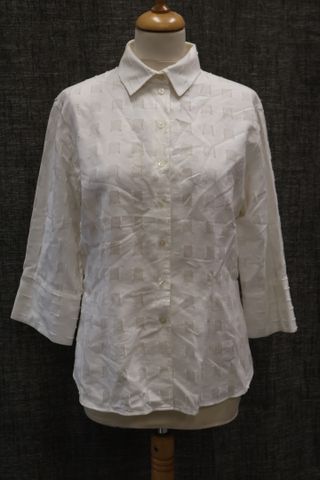 Anne FONTAINE – Chemisier blanc en coton. Taille : 40 à vue. Tâch...