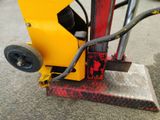 a small machine that is sitting on the ground