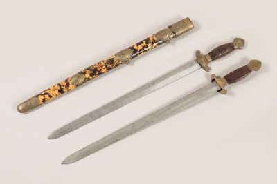 Epée chinoise à double lames losangiques. Fourreau double en… - Photo 1