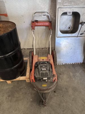 Une tondeuse HUSQVARNA D515P