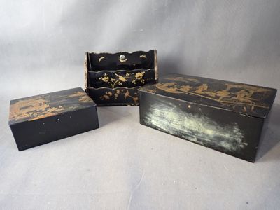 Lot comprenant un porte-courrier en bois laqué, et 2 boîtes en carton 