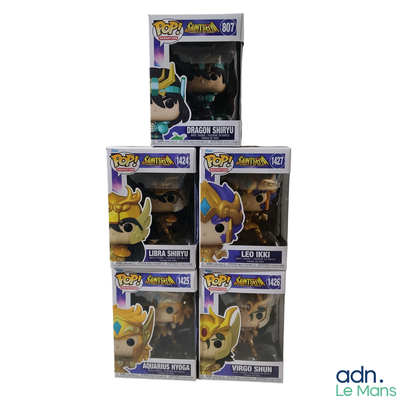 trois boîtes de figurines Pop Vinyl sont empilées les unes sur les autres