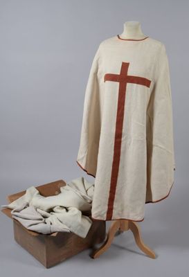 Carton comprenant onze chasubles en drap modernes, de couleu…