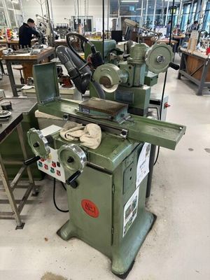 l'image d'une machine installée dans une pièce