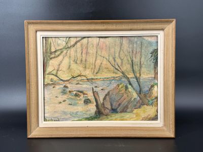 une image représentant un tableau représentant une rivière, dans un cadre en bois