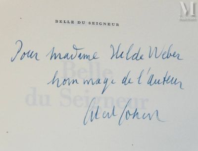 un gros plan d'un morceau de papier sur lequel on a écrit