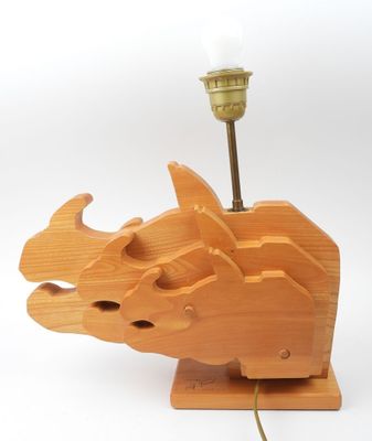 Philippe FACON (XXe). Lampe en bois clair figurant trois têt…
