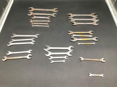 a lot of wrenches that are sitting on a table