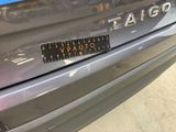 a sticker on the back of a car that says vauto