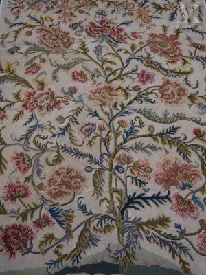 une image représentant un lit orné d'un motif floral