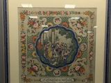 une vieille photo représentant des personnes dans un jardin fleuri