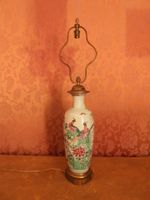 CHINE. Vase en porcelaine de forme ovoïde à décor polychrome… (photo 2)
