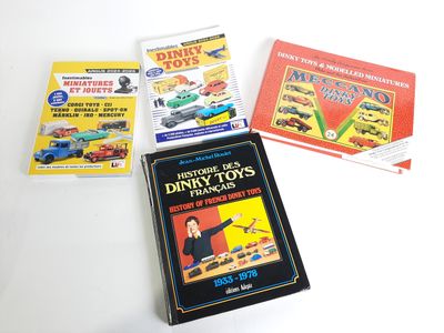 Reunion d'ouvrages de references sur le theme des DINKY TOYS…