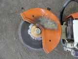 a small machine that is sitting on the ground