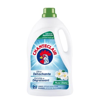 un flacon de nettoyant orné d'une fleur blanche sur le côté