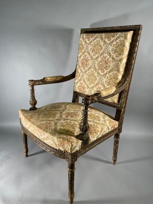 Fauteuil à dossier à la Reine en bois mouluré et sculpté laq…