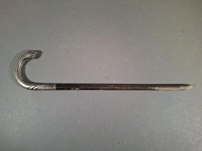 Fragment de canne en bois exotique à pommeau d'argent 800°/°…