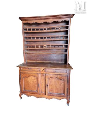 Buffet vaissellier en bois naturel. La partie supérieur à ra…