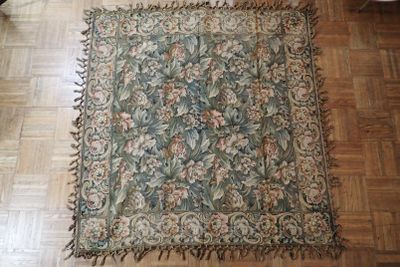 Dessus de table oriental à décor floral dans les tons vert, …