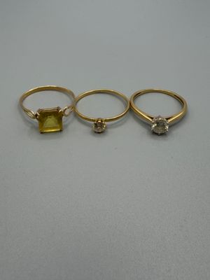 trois bagues en or et diamants