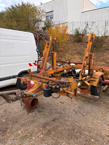 Dérouleuse de marque RESP LOUAULT LVR30, avec 3 roues, immatricul...