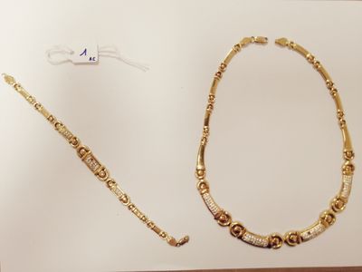 a picture of a gold necklace and bracelet on display