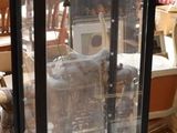 une machine placée au milieu d'une pièce